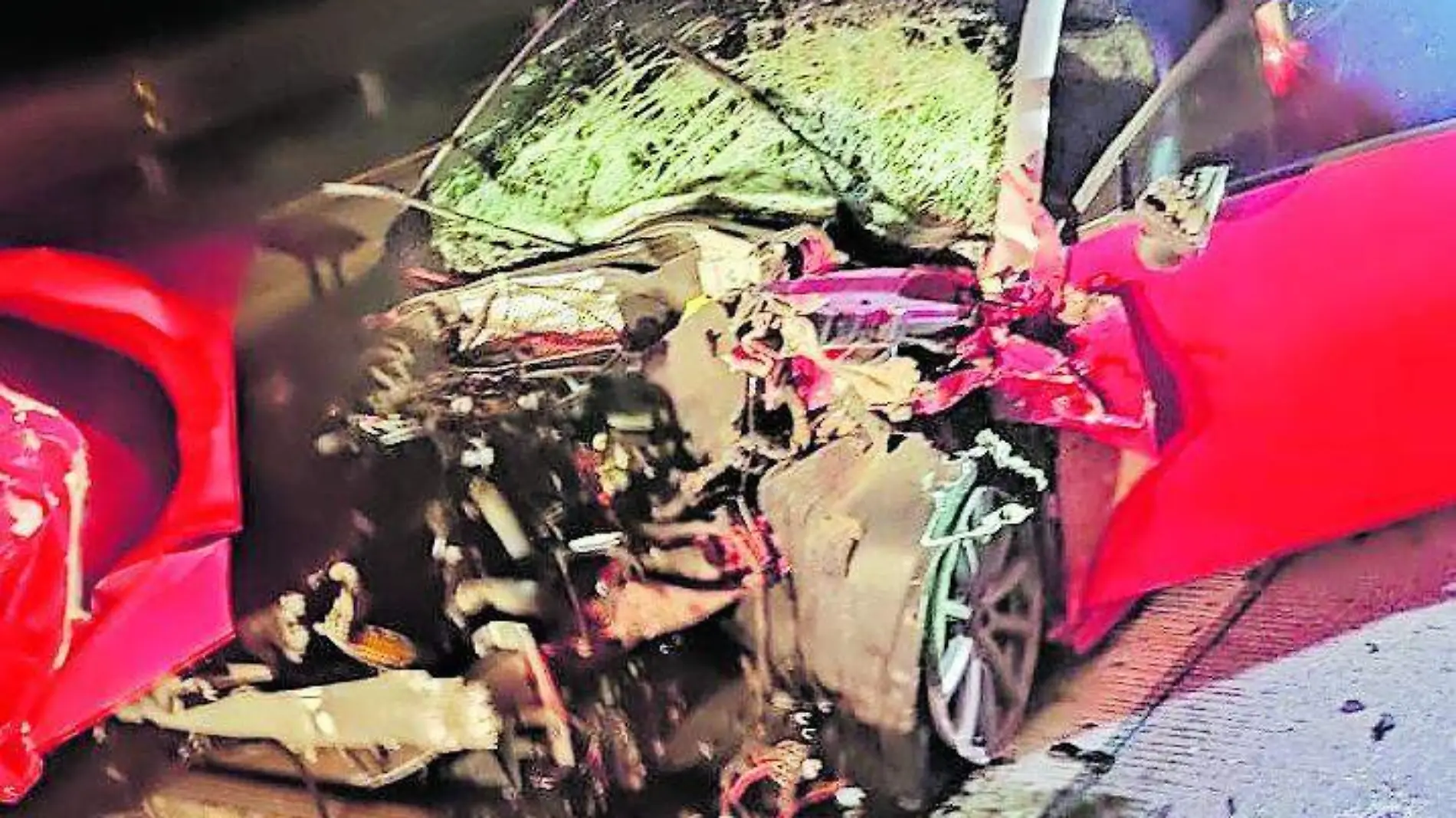 EL AUTO TERMIN9O DESTROZADO_CMYK